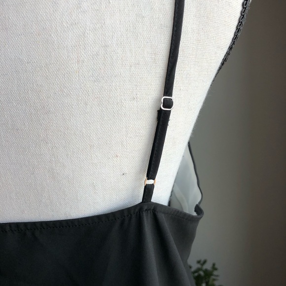 State is being dress - Picture 4 of 6